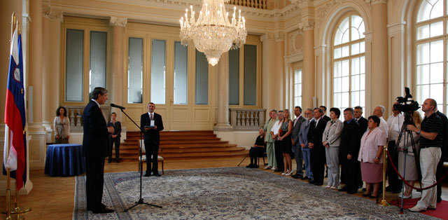 Predsednik republike Danilo Trk je vroil odlikovanje red za zasluge patru Cirilu Boiu.