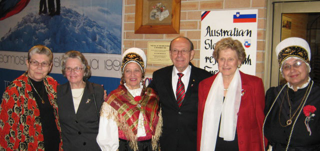 SVEČANA AKADEMIJA V POČASTITEV 20.OBLETNICE SAMOSTOJNOSTI REPUBLIKE SLOVENIJE V VERSKEM SREDIŠČU MERRYLANDS.