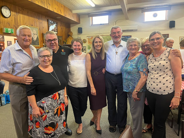 V-dvorani-z-mladimi_Julie