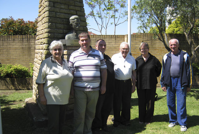 S predsednikom Triglava Petrom Krope pred mozaikom Triglava